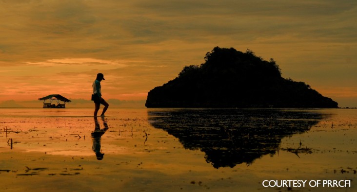 Carmela Ellaga walks along the coast of Negros Occidental, Philippines. / Courtesy of PRRCFI