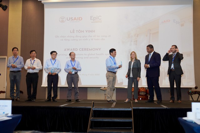 USAID/Vietnam Mission Director Aler Grubbs (third right) presents trophies to representatives (provincial Departments of Health and hospitals) of 13 sites that have received USAID-funded liquid oxygen systems.